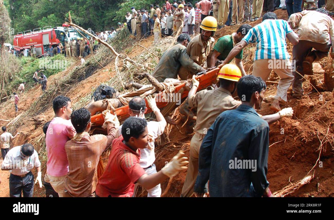 Bildnummer: 54068849  Datum: 22.05.2010  Copyright: imago/Xinhua (100522) -- MANGALORE, May 22, 2010 (Xinhua) -- Rescuers work at the scene of the air crash in Mangalore, southern Indian state of Karnataka, May 22, 2010. At least 160 were killed when a state-run Air India Express aircraft, with 168 on board, overshot a runway during landing and crashed near Mangalore airport in the southern Indian state of Karnataka early Saturday morning. (Xinhua) (gj) (4)INDIA-MANGALORE-AIR CRASH-SCENE PUBLICATIONxNOTxINxCHN Indien Unglück Flugzeugunglück Katastrophe Flugzeugkatastrophe Flugzeug Brand premiu Stock Photo