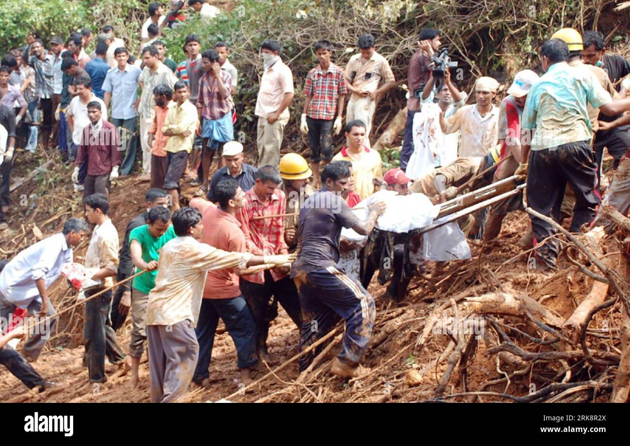 Bildnummer: 54068851  Datum: 22.05.2010  Copyright: imago/Xinhua (100522) -- MANGALORE, May 22, 2010 (Xinhua) -- Rescuers carry the bodies of air crash victims at the scene of the air crash in Mangalore, southern Indian state of Karnataka, May 22, 2010. At least 160 were killed when a state-run Air India Express aircraft, with 168 on board, overshot a runway during landing and crashed near Mangalore airport in the southern Indian state of Karnataka early Saturday morning. (Xinhua) (gj) (6)INDIA-MANGALORE-AIR CRASH-SCENE PUBLICATIONxNOTxINxCHN Indien Unglück Flugzeugunglück Katastrophe Flugzeug Stock Photo