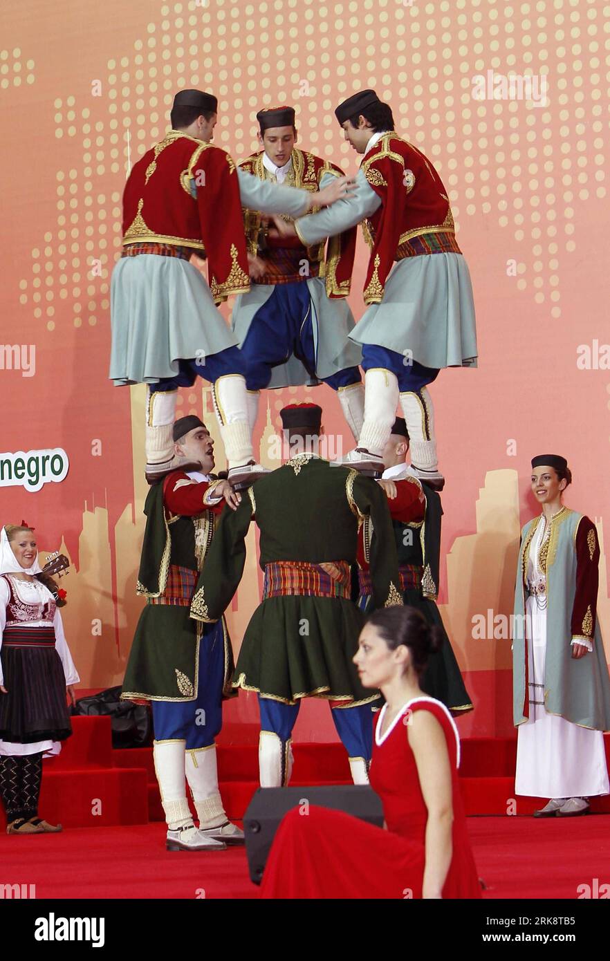 ライブ写真「6」 Menschenpyramide hi-res stock photography and images - Alamy