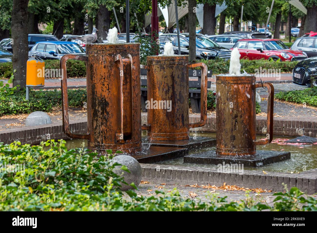 De 3 Potten van Olen / Three Copper Pots of Olen, sculpture fountain on the village square of the town Olen, province of Antwerp, Flanders, Belgium Stock Photo