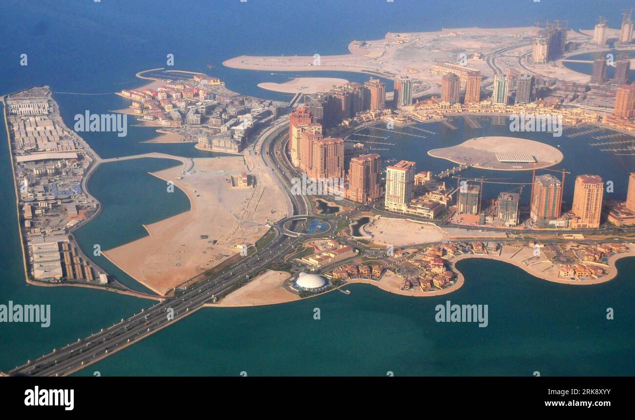 The pearl qatar aerial hi-res stock photography and images - Alamy