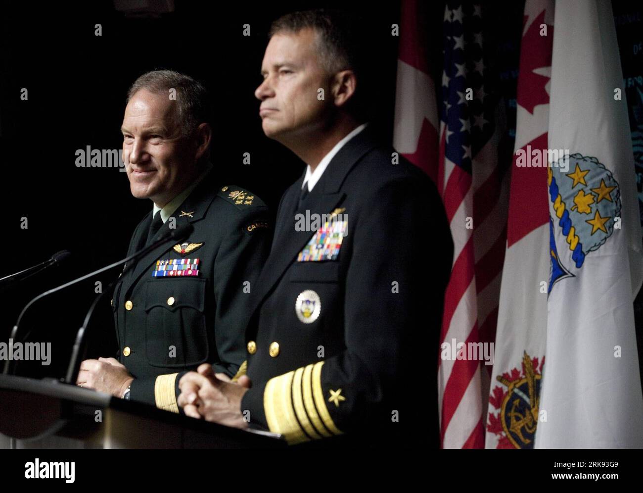 Bildnummer: 54114259  Datum: 07.06.2010  Copyright: imago/Xinhua (100607) -- OTTAWA, June 7, 2010 (Xinhua) -- The new head of the North American Aerospace Defense Command (NORAD) Admiral James Winnefeld (R) attends a joint news conference with Chief of the Defence Staff of Canadian Forces Walt Natynczyk in Ottawa, Canada, June 7, 2010. James Winnefeld said during his visit to Canada on Monday that he has every confidence that his operation, in combination with forces of Canada and the United States as well as the Canadian police, can secure the sky for the G8 and G20 summits in Ontario, Canada Stock Photo