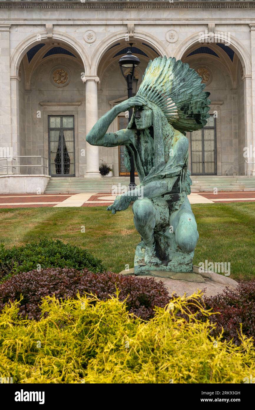 Bronze sculpture native american indian hi-res stock photography and ...