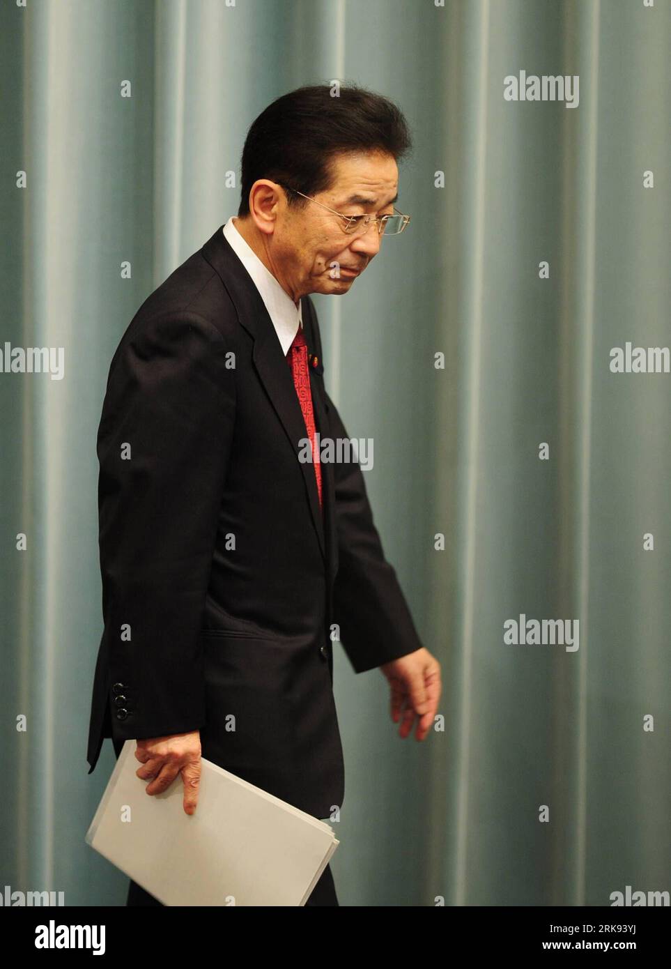 Bildnummer: 54118006  Datum: 08.06.2010  Copyright: imago/Xinhua (100608) -- TOKYO, June 8, 2010 (Xinhua) -- Newly-appointed Chief Cabinet Secretary Yoshito Sengoku leaves after announcing the lineup of Japan s new cabinet at the prime minister s official residence in Tokyo, capital of Japan, on June 8, 2010. (Xinhua/Ji Chunpeng) (zl) (4)JAPAN-TOKYO-NEW CABINET-LINEUP PUBLICATIONxNOTxINxCHN People Politik kbdig xsk 2010 hoch premiumd xint     Bildnummer 54118006 Date 08 06 2010 Copyright Imago XINHUA  Tokyo June 8 2010 XINHUA newly Appointed Chief Cabinet Secretary Yoshito Sengoku Leaves After Stock Photo