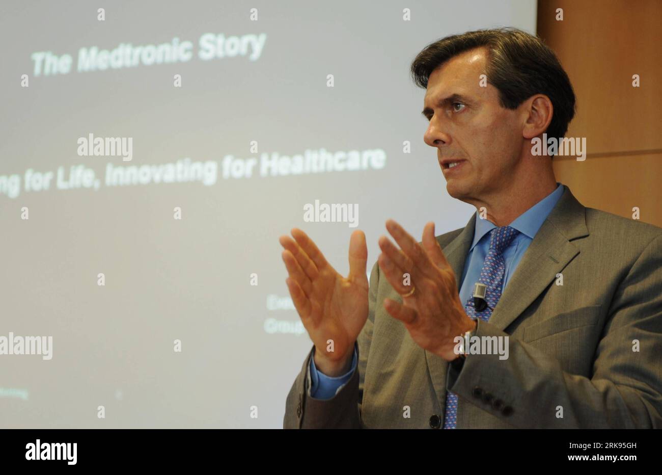 Medtronic inc hires stock photography and images Alamy