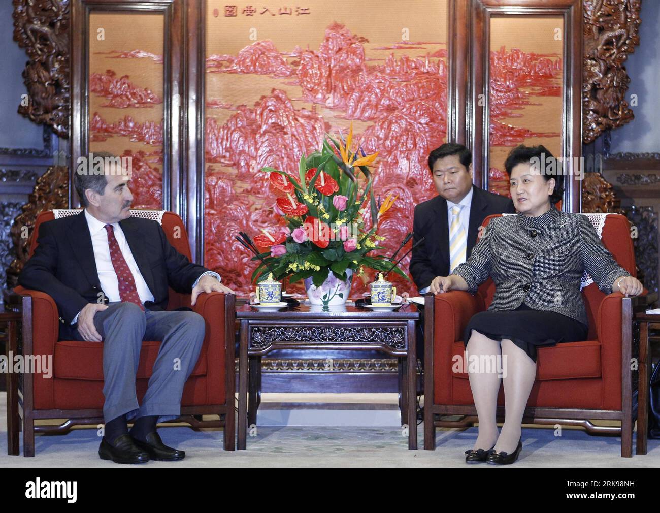 Bildnummer: 54151479  Datum: 17.06.2010  Copyright: imago/Xinhua (100617) -- BEIJING, Jun. 17, 2010 (Xinhua) -- Chinese State Councilor Liu Yandong (R) meets with visiting Turkish Culture and Tourism Minister Ertugrul Gunay in Beijing, capital of China, on June 17, 2010. (Xinhua/Ding Lin) (ypf) CHINA-BEIJING-LIU YANDONG-TURKEY-MEETING PUBLICATIONxNOTxINxCHN People Politik kbdig xsp 2010 quer     Bildnummer 54151479 Date 17 06 2010 Copyright Imago XINHUA  Beijing jun 17 2010 XINHUA Chinese State Councilors Liu Yandong r Meets With Visiting Turkish Culture and Tourism Ministers Ertugrul Gunay in Stock Photo