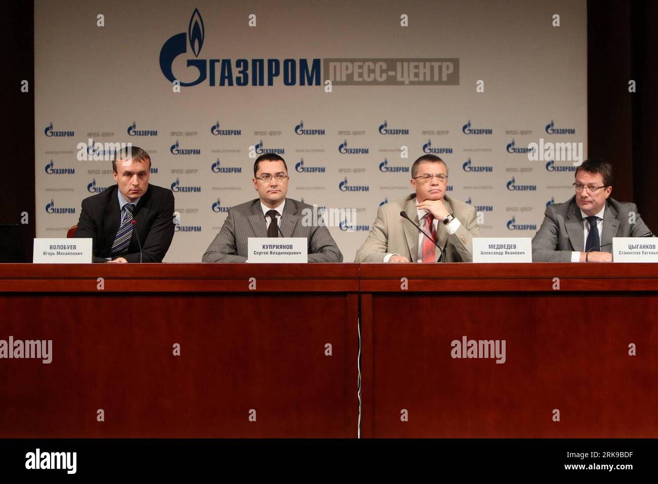 Bildnummer: 54162207  Datum: 22.06.2010  Copyright: imago/Xinhua (100622) -- MOSCOW, June 22, 2010 (Xinhua) -- The deputy CEO of Russian gas monopoly Gazprom Alexander Medvedev (2nd R) attends a press conference in Moscow, capital of Russia, June 22, 2010. Gazprom on Tuesday reduced gas supplies to Belarus by 30 percent of the planned volume from 10 a.m. Moscow time (0600 GMT),   (Xinhua/Lu Jinbo) (wh) RUSSIA-GAZPROM-PRESS CONFERENCE PUBLICATIONxNOTxINxCHN People Wirtschaft PK premiumd xint kbdig xsk 2010 quer    Bildnummer 54162207 Date 22 06 2010 Copyright Imago XINHUA  Moscow June 22 2010 X Stock Photo