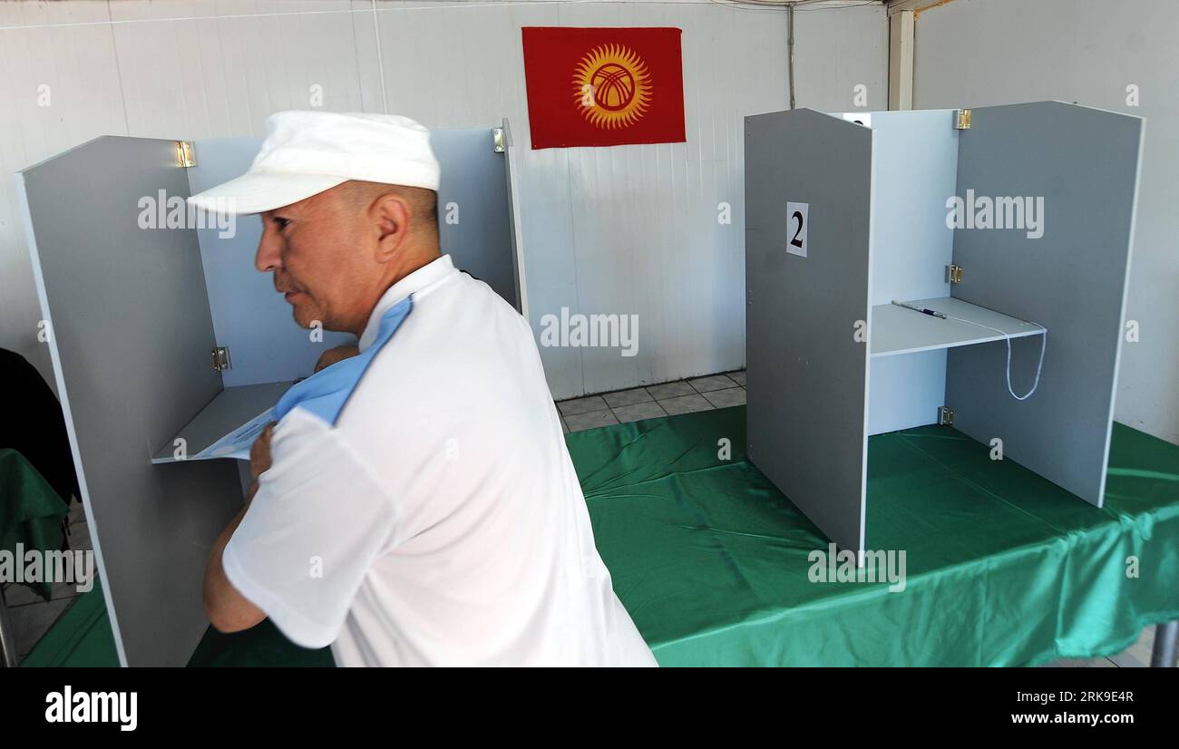 Bildnummer: 54179826  Datum: 27.06.2010  Copyright: imago/Xinhua (100627) -- BISHKEK, June 27, 2010 (Xinhua) -- A man casts his ballot in a polling station in Bishkek, capital of Kyrgyzstan, on June 27, 2010. Kyrgyz voters started to cast ballots in about 2,300 polling stations across the country on Sunday to determine the fate of a new constitution which would create a parliamentary democracy in Kyrgyzstan. (Xinhua/Sadat) (jl) (2)KYRGYZSTAN-POLITICS-CONSTITUTION REFERENDUM PUBLICATIONxNOTxINxCHN Politik Wahlen kbdig xkg 2010 quer o0 Verfassung, Verfassungsänderung, parlamentarische Demokratie Stock Photo