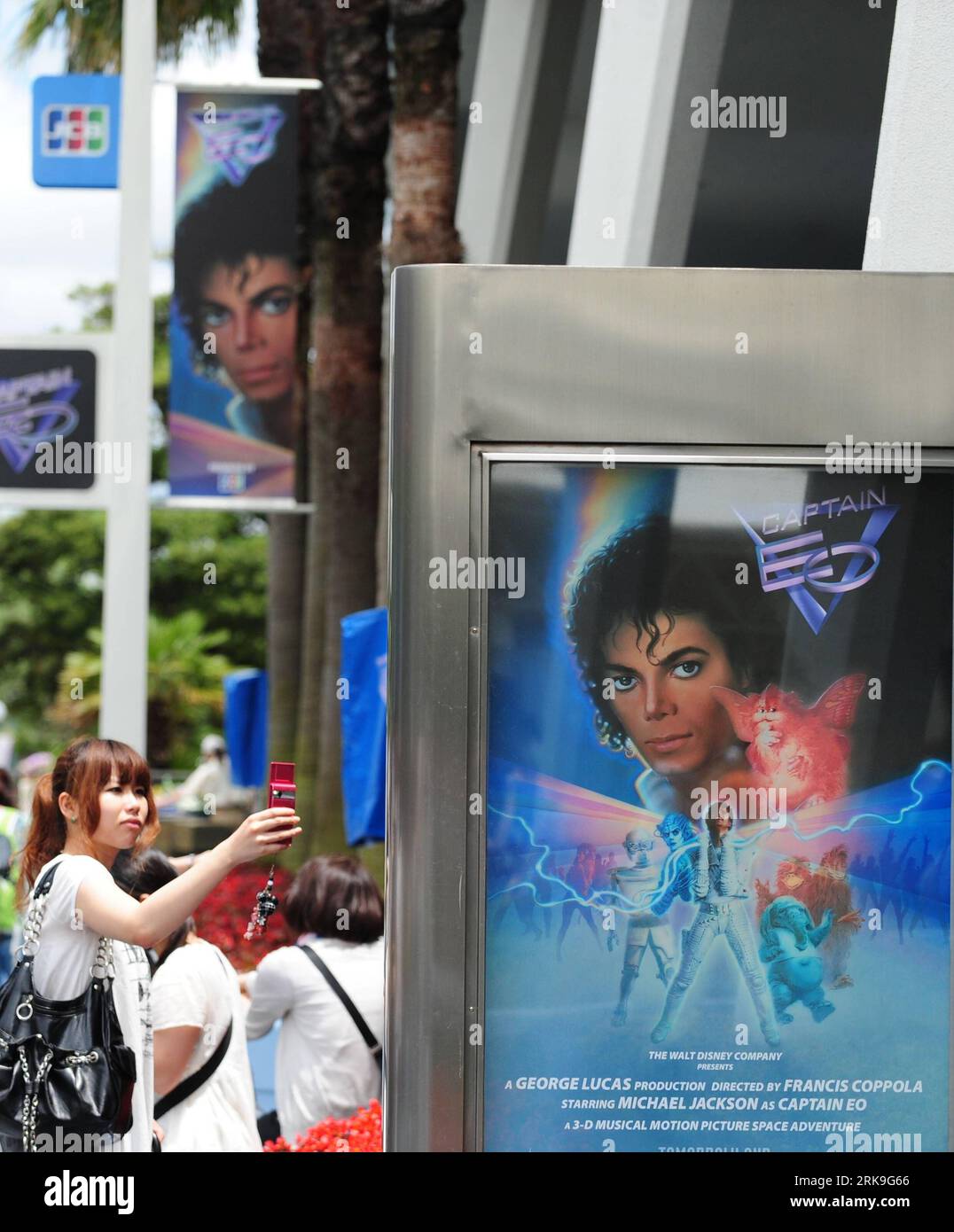 Captain eo hi-res stock photography and images - Alamy Captain eo hi-res stock photography and images - Alamy