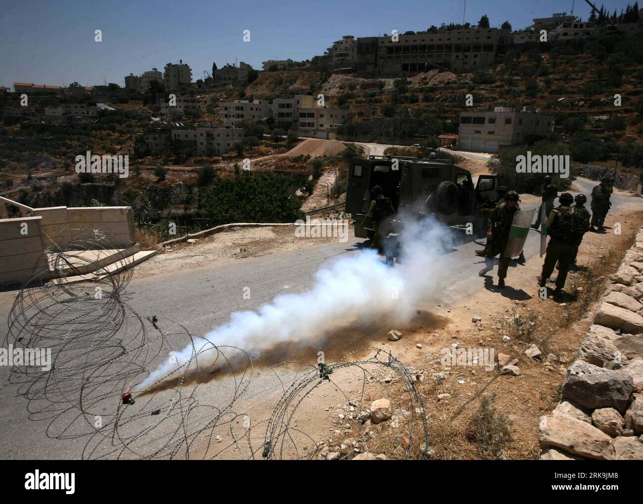 Bildnummer: 54203465  Datum: 04.07.2010  Copyright: imago/Xinhua (100704)-- BETHLEHEM, July 4, 2010 (Xinhua) -- Israeli soldiers take cover from a tear-gas canister thrown back by protester during a Palestinian demonstration against Israel s separation wall in the West Bank town of Beit Jala near Bethlehem, July 4, 2010. (Xinhua/Luay Sababa)(zl) (2)MIDEAST-BETHLEHEM-DEMONSTRATION PUBLICATIONxNOTxINxCHN Gesellschaft Militär Übung Militärübung kbdig xdp 2010 quer premiumd xint o0 Tränengas    Bildnummer 54203465 Date 04 07 2010 Copyright Imago XINHUA  Bethlehem July 4 2010 XINHUA Israeli Soldier Stock Photo