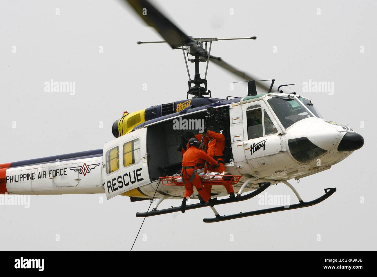 Philippine Rescuer Model Bildnummer: 54206713 Datum: 05.07.2010 Copyright: imago/Xinhua (100705 ...