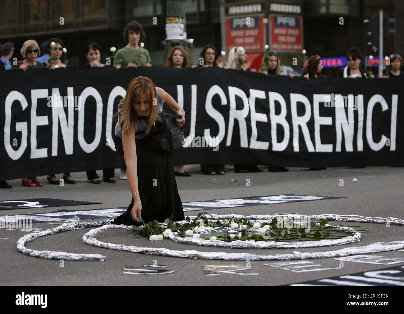 Bildnummer: 54220823  Datum: 10.07.2010  Copyright: imago/Xinhua (100710) -- BELGRADE, July 10, 2010 (Xinhua) -- Members of NGO Women in Black attend a protest in Belgrade, Serbia, July 10, 2010, on the eve of the 15th anniversary of the Srebrenica massacre in 1995 to raise public awareness of the war crimes. In July 1995, more than 8,000 Bosnian Muslim men and boys were massacred in Srebrenica by Bosnian Serb forces and a paramilitary unit from Serbia. The Srebrenica massacre is the largest mass murder in Europe since World War II. (Xinhua/Beta)(Serbia Out) (zw) (2)SERBIA-BELGRADE-PROTEST-SRE Stock Photo