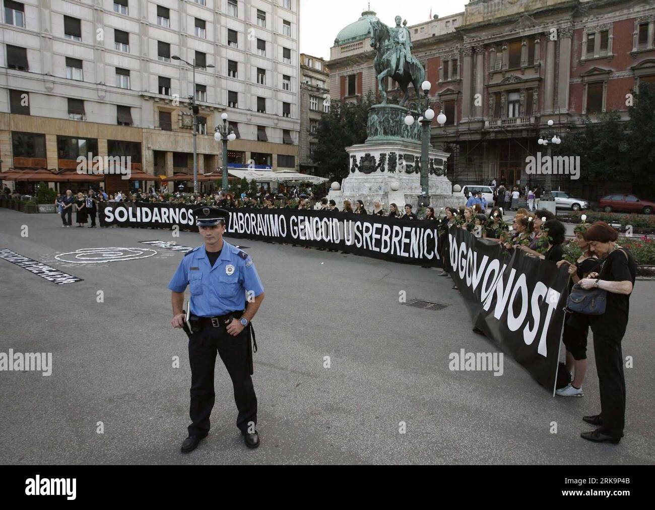 Bildnummer: 54220826  Datum: 10.07.2010  Copyright: imago/Xinhua (100710) -- BELGRADE, July 10, 2010 (Xinhua) -- A policeman stands guard as members of NGO Women in Black attend a protest in Belgrade, Serbia, July 10, 2010, on the eve of the 15th anniversary of the Srebrenica massacre in 1995 to raise public awareness of the war crimes. In July 1995, more than 8,000 Bosnian Muslim men and boys were massacred in Srebrenica by Bosnian Serb forces and a paramilitary unit from Serbia. The Srebrenica massacre is the largest mass murder in Europe since World War II. (Xinhua/Beta)(Serbia Out) (zw) (4 Stock Photo