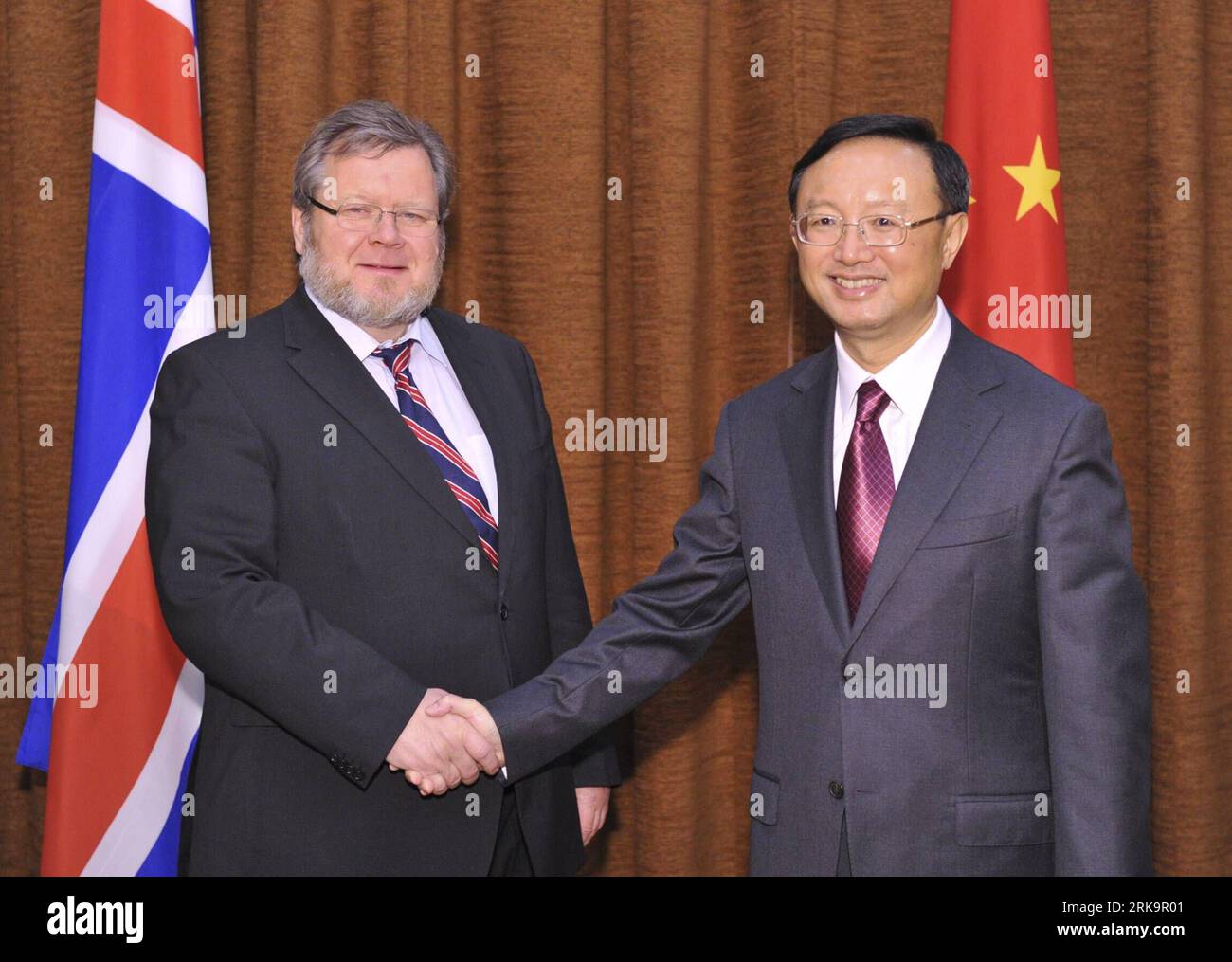 Bildnummer: 54223036  Datum: 12.07.2010  Copyright: imago/Xinhua (100712) -- BEIJING, July 12, 2010 (Xinhua) -- Chinese Foreign Minister Yang Jiechi (R) shakes hands with Icelandic Foreign Minister Ossur Skarphedinsson in Beijing, capital of China, July 12, 2010. (Xinhua/Huang Jingwen) (lyi) (1)CHINA-BEIJING-ICELAND-FM-MEETING (CN) PUBLICATIONxNOTxINxCHN People Politik kbdig xcb 2010 quer     Bildnummer 54223036 Date 12 07 2010 Copyright Imago XINHUA 100 712 Beijing July 12 2010 XINHUA Chinese Foreign Ministers Yang Jiechi r Shakes Hands With Icelandic Foreign Ministers Ossur Skarphedinsson in Stock Photo