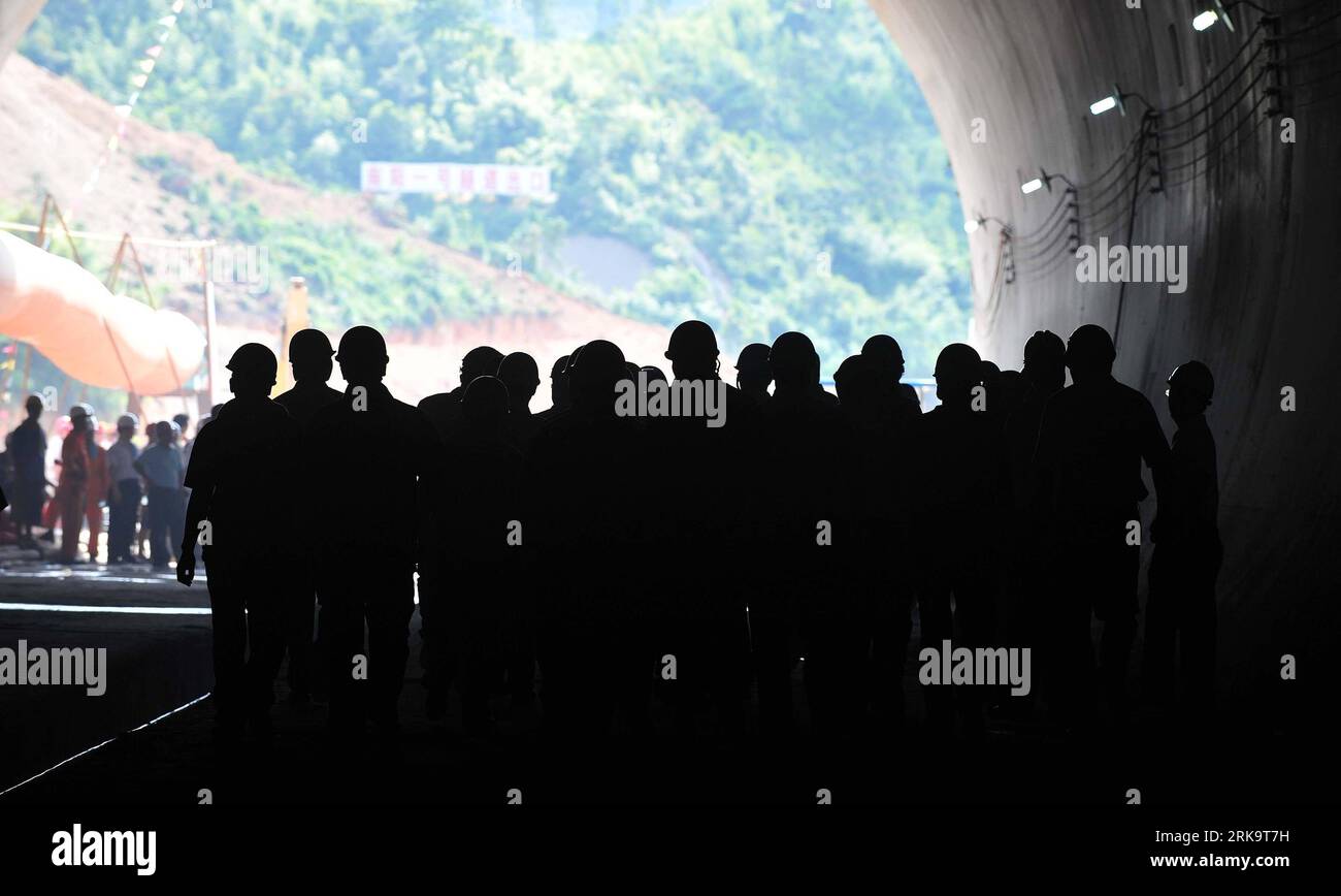 Binyang cave hi-res stock photography and images - Alamy