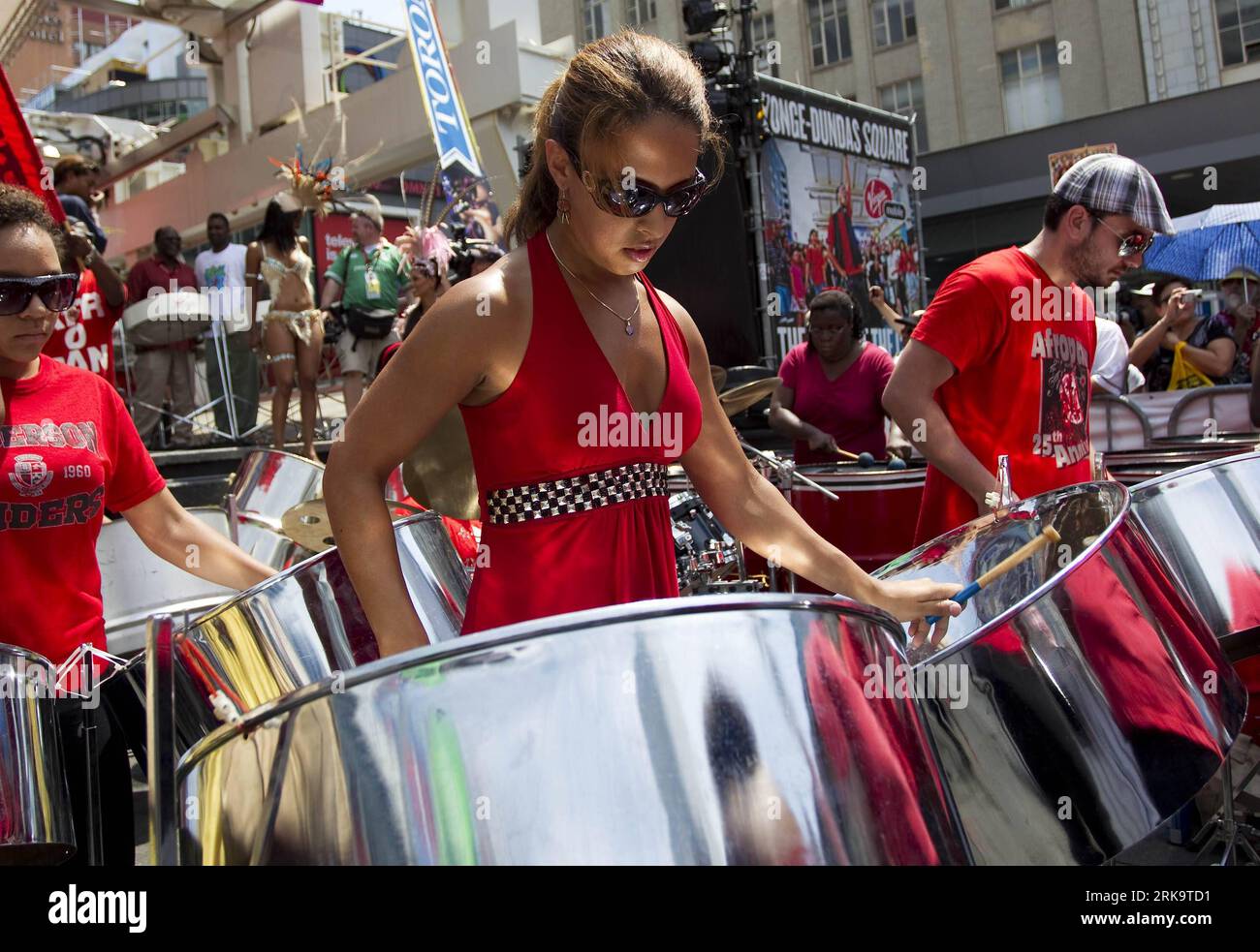 Bildnummer: 54230772  Datum: 15.07.2010  Copyright: imago/Xinhua  Drummers perform during the opening ceremony of the 43rd annual Caribana Toronto Festival in Toronto, Canada, July 15, 2010. The festival kicked off here on Thursday. (Xinhua/Zou Zheng) (gj) (2)CANADA-TORONTO-CARIBANA FESTIVAL PUBLICATIONxNOTxINxCHN Gesellschaft Tradition Feste premiumd xint kbdig xsk 2010 quer    Bildnummer 54230772 Date 15 07 2010 Copyright Imago XINHUA Drummers perform during The Opening Ceremony of The 43rd Annual  Toronto Festival in Toronto Canada July 15 2010 The Festival kicked off Here ON Thursday XINHU Stock Photo