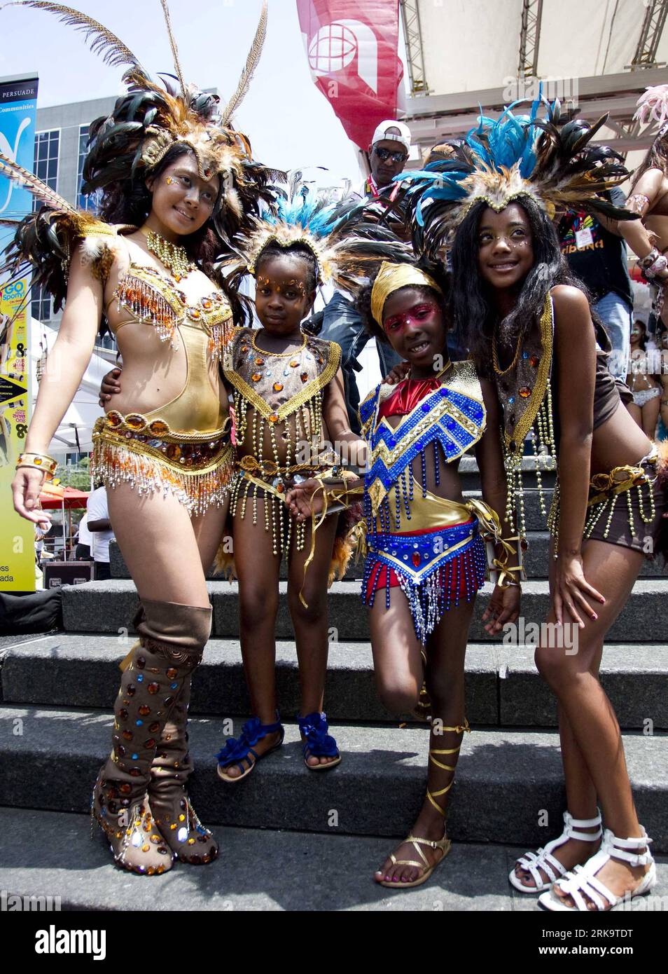 Bildnummer: 54230774  Datum: 15.07.2010  Copyright: imago/Xinhua  Performers pose for photos during the opening ceremony of the 43rd annual Caribana Toronto Festival in Toronto, Canada, July 15, 2010. The festival kicked off here on Thursday. (Xinhua/Zou Zheng) (gj) (5)CANADA-TORONTO-CARIBANA FESTIVAL PUBLICATIONxNOTxINxCHN Gesellschaft Tradition Feste premiumd xint kbdig xsk 2010 hoch    Bildnummer 54230774 Date 15 07 2010 Copyright Imago XINHUA Performers Pose for Photos during The Opening Ceremony of The 43rd Annual  Toronto Festival in Toronto Canada July 15 2010 The Festival kicked off He Stock Photo