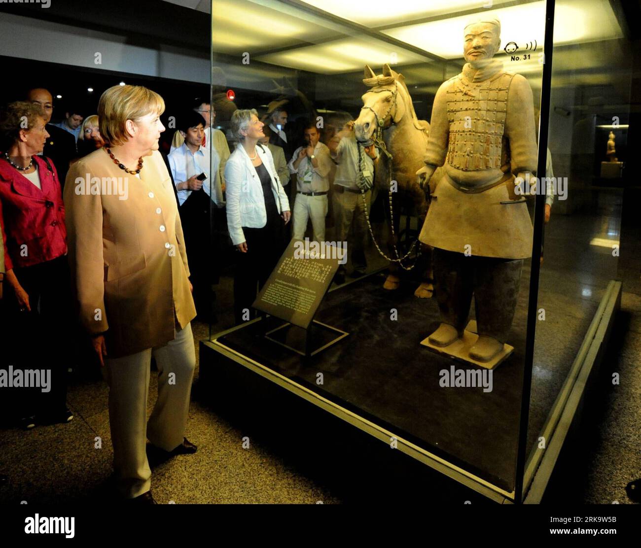 Bildnummer: 54234049  Datum: 17.07.2010  Copyright: imago/Xinhua (100717) -- XI AN, July 17, 2010 (Xinhua) -- German Chancellor Angela Merkel (Front) visits the Museum of Qin Shihuang Terracotta Warriors and Horses in Xi an, capital of northwest China s Shaanxi Province, July 17, 2010. (Xinhua/Jiao Weiping) (jl) (1)CHINA-XI AN-GERMANY-MERKEL-VISIT(CN) PUBLICATIONxNOTxINxCHN People Politik Auslandsreise Besichtigung Armee premiumd xint kbdig xsp 2010 quer Highlight  o0 Xian    Bildnummer 54234049 Date 17 07 2010 Copyright Imago XINHUA  Xi to July 17 2010 XINHUA German Chancellor Angela Merkel F Stock Photo
