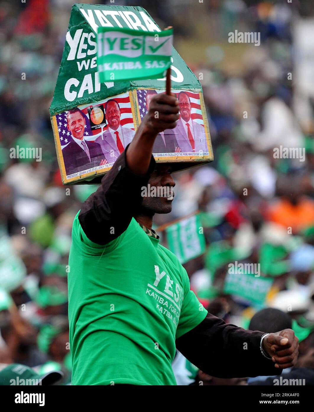 Bildnummer: 54268381  Datum: 01.08.2010  Copyright: imago/Xinhua (100802) -- NAIROBI, August 2, 2010 (Xinhua) -- A supporter of reforming the Kenyan constitution participates in a rally in Nairobi, Kenya, on August 1, 2010. Kenyans will go to the polls to either approve or reject the proposed Constitution on Aug. 4 at a referendum, whose campaigns have pitted two rivals- the Yes and No camps. (Xinhua/Zhao Yingquan) (zl) (2)KENYA-CONSTITUTION-POLL-CAMPAIGN PUBLICATIONxNOTxINxCHN Politik Kenia Demo Protest neue Verfassung Reform premiumd xint kbdig xng 2010 hoch     Bildnummer 54268381 Date 01 0 Stock Photo