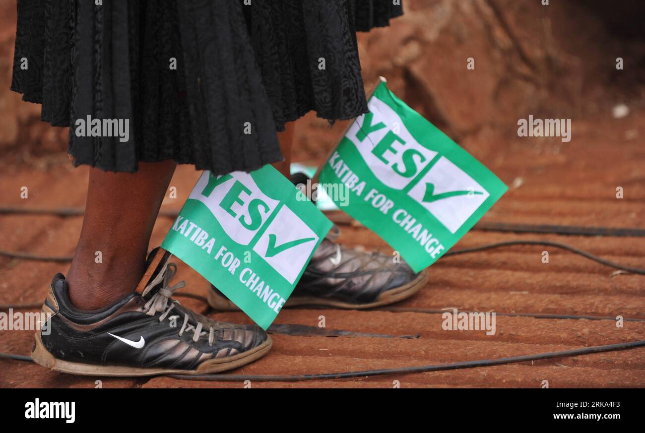 Bildnummer: 54268388  Datum: 01.08.2010  Copyright: imago/Xinhua (100802) -- NAIROBI, August 2, 2010 (Xinhua) -- A supporter of reforming the Kenyan constitution participates in a rally in Nairobi, Kenya, on August 1, 2010. Kenyans will go to the polls to either approve or reject the proposed Constitution on Aug. 4 at a referendum, whose campaigns have pitted two rivals- the Yes and No camps. (Xinhua/Zhao Yingquan) (zl) (5)KENYA-CONSTITUTION-POLL-CAMPAIGN PUBLICATIONxNOTxINxCHN Politik Kenia Demo Protest neue Verfassung Reform premiumd xint kbdig xng 2010 quer Highlight kurios     Bildnummer 5 Stock Photo