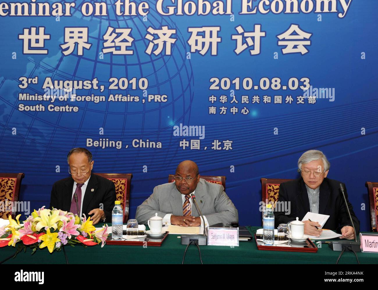 Bildnummer: 54269086  Datum: 03.08.2010  Copyright: imago/Xinhua (100803) -- BEIJING, Aug. 3, 2010 (Xinhua) -- Benjamin Mkapa (Center), chairman of the board of the South Centre, attends the opening ceremony of the Seminar on the Global Economy, co-hosted by the Ministry of Foreign Affairs of the  s Republic of China and the South Center in Beijing, capital of China, Aug. 3, 2010. (Xinhua/Rao Aimin) (wy) (1)CHINA-BEIJING-SEMINAR-GLOBAL ECONOMY (CN) PUBLICATIONxNOTxINxCHN Politik People kbdig xng 2010 quer    Bildnummer 54269086 Date 03 08 2010 Copyright Imago XINHUA  Beijing Aug 3 2010 XINHUA Stock Photo