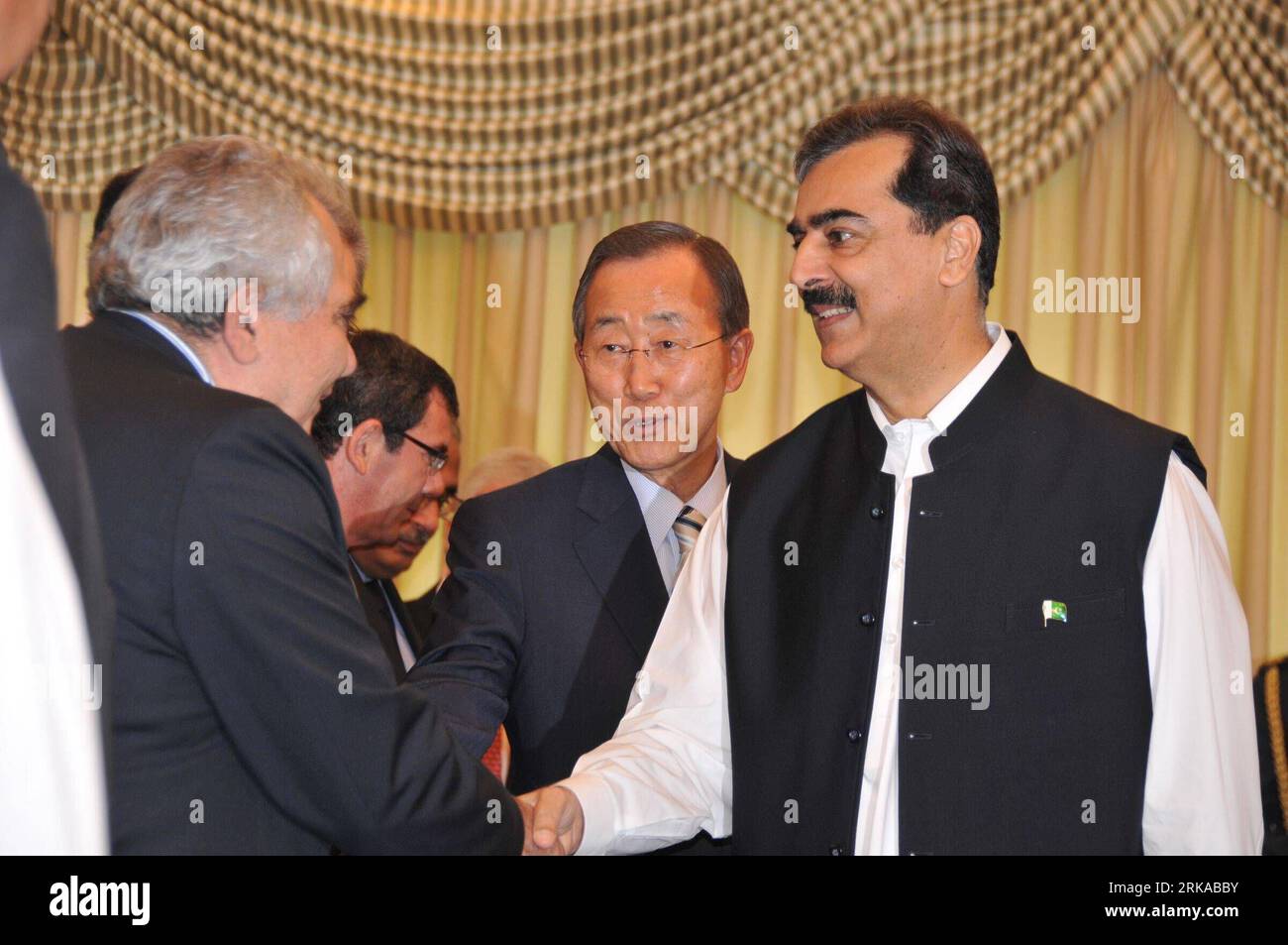 Syed yousuf raza gilani meets hi-res stock photography and images 