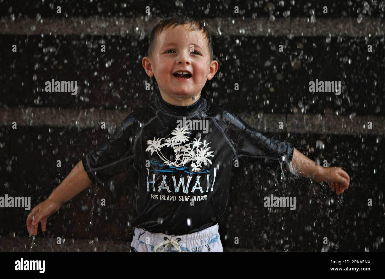 優先配送 Page - images and photography stock hi-res Monda 12 Alamy - 特撮