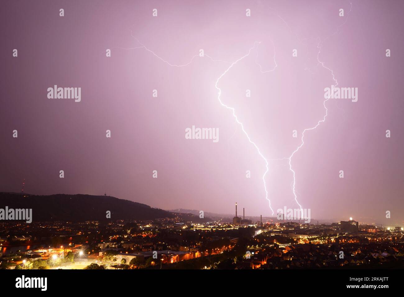 Two lightning bolts hi-res stock photography and images - Alamy