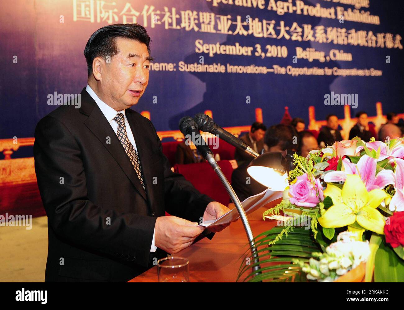 Bildnummer: 54400416  Datum: 03.09.2010  Copyright: imago/Xinhua (100903) -- BEIJING, Sept. 3, 2010 (Xinhua) -- Chinese Vice Premier Hui Liangyu addresses the Asia-Pacific regional assembly of the International Cooperative Alliance (ICA) in Beijing, capital of China, Sept. 3, 2010. (Xinhua/Zhang Duo) (lb) CHINA-BEIJING-HUI LIANGYU-ICA (CN) PUBLICATIONxNOTxINxCHN Politik People kbdig xng 2010 quer     Bildnummer 54400416 Date 03 09 2010 Copyright Imago XINHUA  Beijing Sept 3 2010 XINHUA Chinese Vice Premier Hui Liangyu addresses The Asia Pacific Regional Assembly of The International COOPERATIV Stock Photo