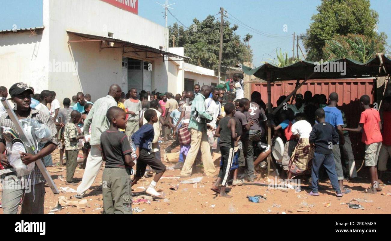 Mozambique Riot Suburbs of maputo hi-res stock photography and images - Alamy