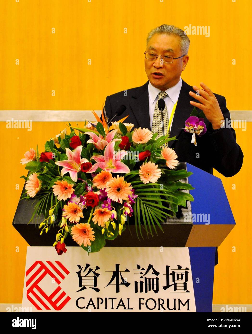 Bildnummer: 54410896  Datum: 08.09.2010  Copyright: imago/Xinhua (100908) -- XIAMEN, Sept. 8, 2010 (Xinhua) -- Zhang Mingqing, deputy chief of the mainland s Association for Relations Across the Taiwan Straits, addresses during the opening ceremony of the forum in Xiamen, southeast China s Fujian Province, Sept. 8, 2010. The 2010 Capital Forum, one of the activities of CIFIT (China International Fair for Investment & Trade), kicked off here Wednesday, with the theme of Focus on China Enjoy Capital Growth . (Xinhua/Wei Peiquan) (wyo) CHINA-XIAMEN-CAPITAL FORUM (CN) PUBLICATIONxNOTxINxCHN People Stock Photo