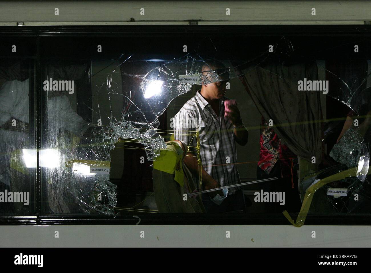 Bildnummer: 54411849  Datum: 08.09.2010  Copyright: imago/Xinhua 100908) -- MANILA, Sept. 8, 2010 (Xinhua) -- Alberto Lubang, the driver of the tourist bus, in which dismissed Policeman Rolando Mendoza held hostage on Aug. 23, wipes his face as he recounts the violent incident during an occular inspection with the members of the Incident Investigation and Review Committee(IIRC) inside the Ordnance Warehouse at the Camp Bagong Diwa in Taguig City, the Philippines Sept. 8, 2010. The IIRC held the inspection to investigate the hostage crisis that killed eight tourists of China s Hong Kong on Aug. Stock Photo