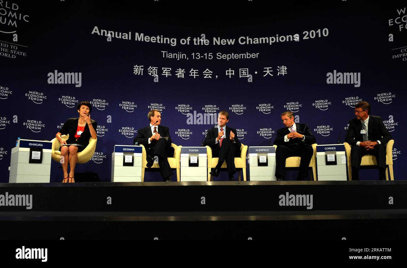 Bildnummer: 54427922  Datum: 14.09.2010  Copyright: imago/Xinhua (100914) -- TIANJIN, Sept. 14, 2010 (Xinhua) -- (From L to R) Yoko Ishikura, professor of Graduate School of International Corporate Strategy of Hitotsubashi University of Japan, Dov Seidman, founder, chairman and chief executive officer of LRN of USA, Mark Foster, group chief executive of Global Markets and Management Consulting of Accenture of the United Kingdom, Klaus Kleinfeld, chairman and chief executive officer of Alcoa Inc. of USA, and Eckhard Cordes, chairman of the management board and chief executive officer of Metro G Stock Photo