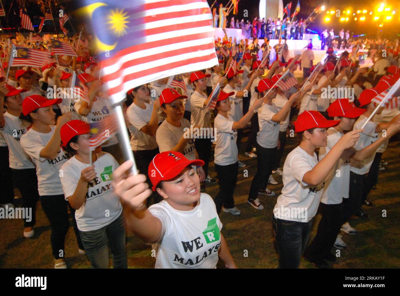 Bildnummer: 54436568  Datum: 16.09.2010  Copyright: imago/Xinhua (100917) -- KOTA KINABALU, Sept. 17, 2010 (Xinhua) -- Revelers wave Malaysia s national flag during a ceremony marking the 47th anniversary of the founding of Malaysia, in Kota Kinabalu, capital of Sabah state, Sept. 16, 2010. (Xinhua) (dyw) MALAYSIA-SABAH-47TH ANNIVERSARY PUBLICATIONxNOTxINxCHN Gesellschaft Politik Gründung Jahrestag premiumd xint kbdig xsk 2010 quer o0 Fahne, Nationalfahne    Bildnummer 54436568 Date 16 09 2010 Copyright Imago XINHUA  Kota Kinabalu Sept 17 2010 XINHUA Revels Wave Malaysia S National Flag during Stock Photo