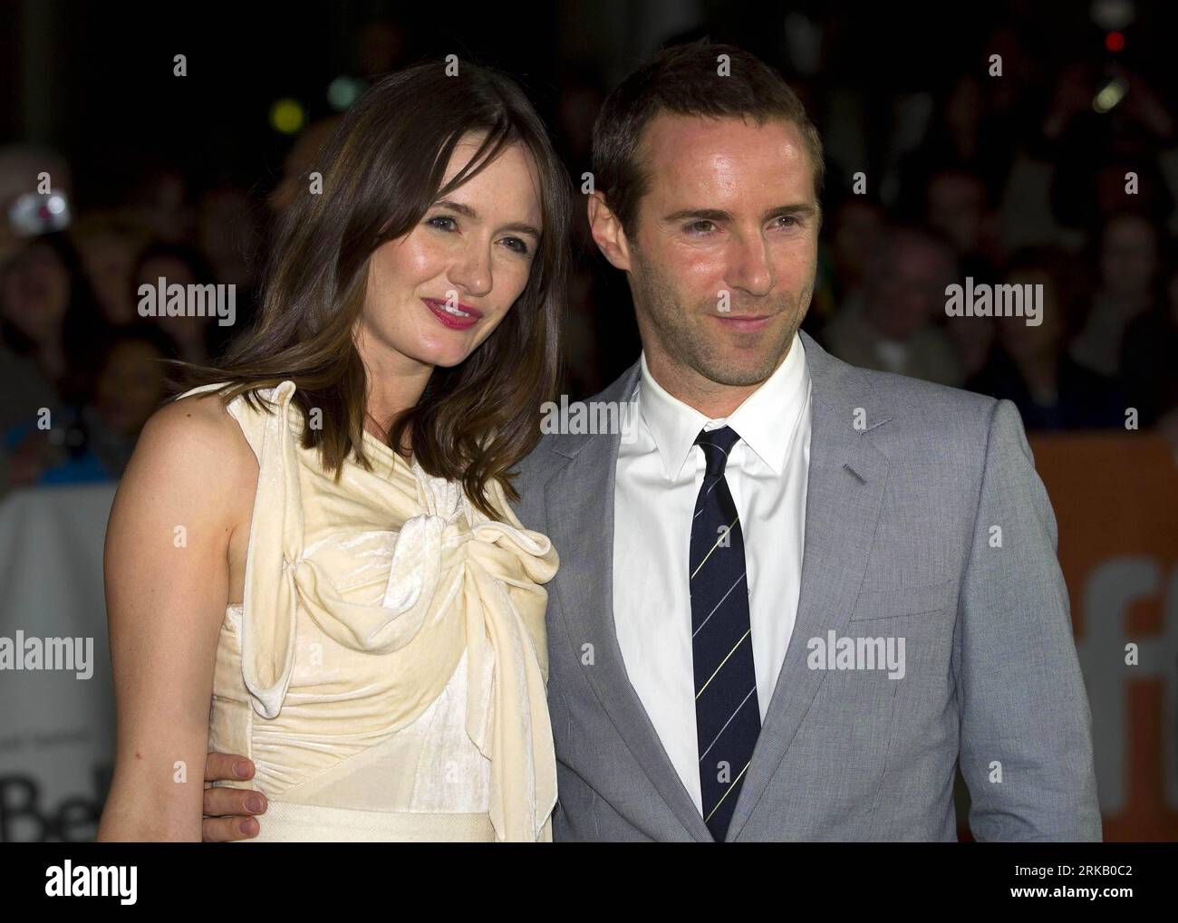 Bildnummer: 54439663  Datum: 17.09.2010  Copyright: imago/Xinhua (100918) -- TORONTO, Sept. 18, 2010 (Xinhua) -- Actress Emily Mortimer (L) and actor Alessandro Nivola arrives for the screening of the film Janie Jones at the Roy Thomson Hall during the 35th Toronto International Film Festival in Toronto, Canada, Sept. 17, 2010. (Xinhua/Zou Zheng) CANADA-TORONTO INTERNATIONAL FILM FESTIVAL- JANIE JONES PUBLICATIONxNOTxINxCHN People Kultur Filmfestival premiumd xint kbdig xmk 2010 quer o0 Familie Frau Ehefrau Mann Ehemann    Bildnummer 54439663 Date 17 09 2010 Copyright Imago XINHUA  Toronto Sep Stock Photo