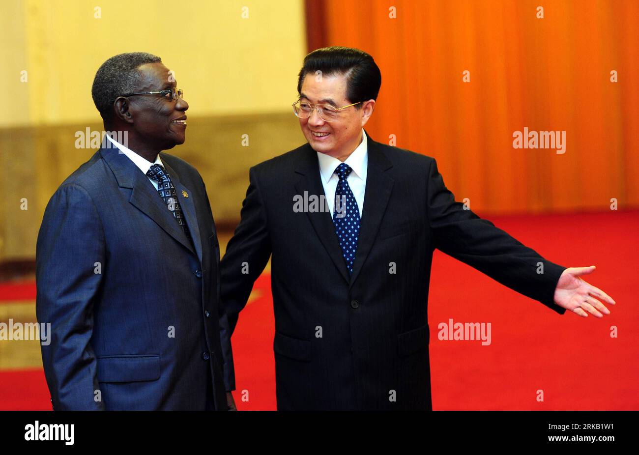 Bildnummer: 54445141  Datum: 20.09.2010  Copyright: imago/Xinhua (100920) -- BEIJING, Sept. 20, 2010 (Xinhua) -- Chinese President Hu Jintao (R) holds a welcoming ceremony for his Ghanaian counterpart John Evans Atta Mills at the Great Hall of the in Beijing, capital of China, Sept. 20, 2010. (Xinhua/Zhang Duo) CHINA-GHANA-PRESIDENTS-WELCOMING CEREMONY (CN) PUBLICATIONxNOTxINxCHN People Politik kbdig xdp 2010 quer premiumd xint     Bildnummer 54445141 Date 20 09 2010 Copyright Imago XINHUA  Beijing Sept 20 2010 XINHUA Chinese President HU Jintao r holds a Welcoming Ceremony for His Ghanaian Pa Stock Photo