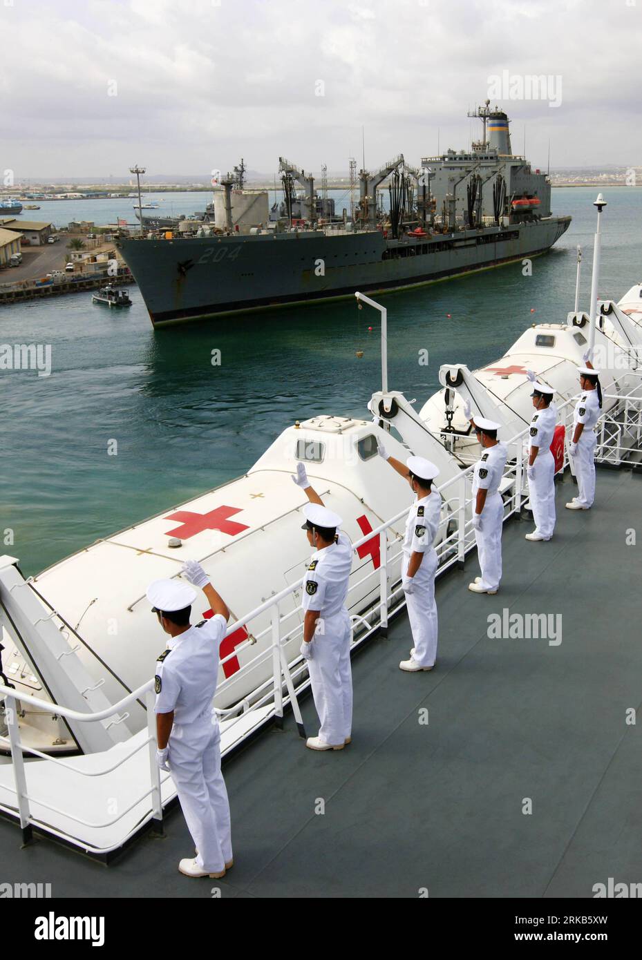 Bildnummer: 54485730  Datum: 29.09.2010  Copyright: imago/Xinhua (100929) -- DJIBOUTI, Sept. 29, 2010 (Xinhua) -- Crew members of China s hospital ship Peace Ark waves goodbye on the deck as the ship leaves the port of Djibouti, Sept. 29, 2010. The Peace Ark left for Kenya on Wednesday after providing medical services for local residents in Djibouti for a week. (Xinhua/Zha Chunming) (nxl) DJIBOUTI-CHINA-HOSPITAL SHIP-PEACE ARK-DEPARTURE PUBLICATIONxNOTxINxCHN Gesellschaft Friedensschiff Abschied Verabschiedung Schiff kbdig xsk 2010 hoch  Hospitalschiff Krankenhausschiff    Bildnummer 54485730 Stock Photo
