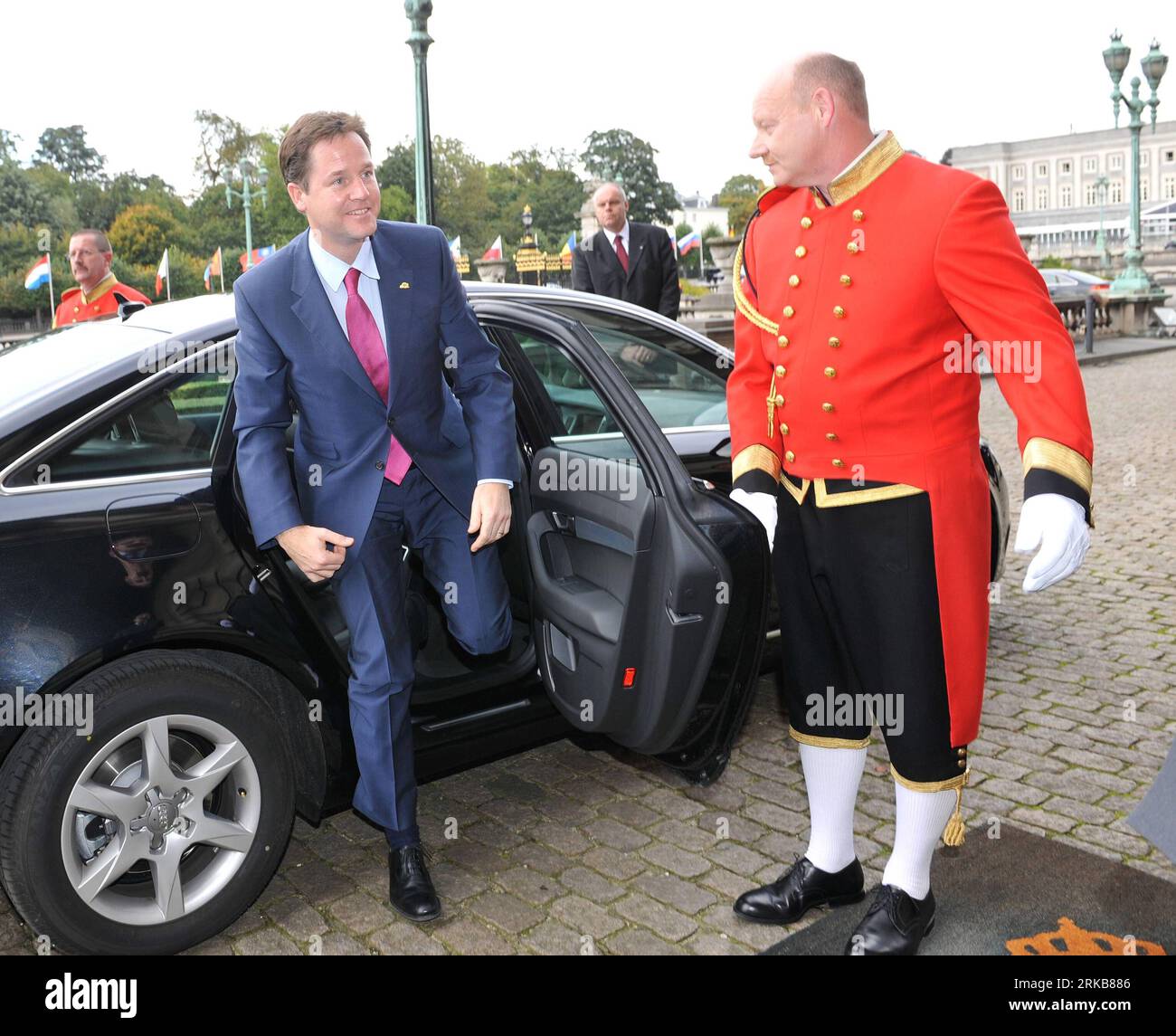 Bildnummer: 54510313  Datum: 04.10.2010  Copyright: imago/Xinhua (101005) -- BRUSSELS, Oct. 5, 2010 (Xinhua) -- Deputy Prime Minister of the United Kingdom Nick Clegg (L) arrives for the eighth Asia-Europe Meeting (ASEM) in Brussels, capital of Belgium on Oct. 4, 2010. (Xinhua/Wu Wei) (hdt) BELGIUM-BRUSSELS-ASEM-ARRIVAL PUBLICATIONxNOTxINxCHN People Politik Asien Europa Gipfel Treffen kbdig xdp premiumd 2010 quadrat  o0 Gipfeltreffen    Bildnummer 54510313 Date 04 10 2010 Copyright Imago XINHUA  Brussels OCT 5 2010 XINHUA Deputy Prime Ministers of The United Kingdom Nick Clegg l arrives for Th Stock Photo