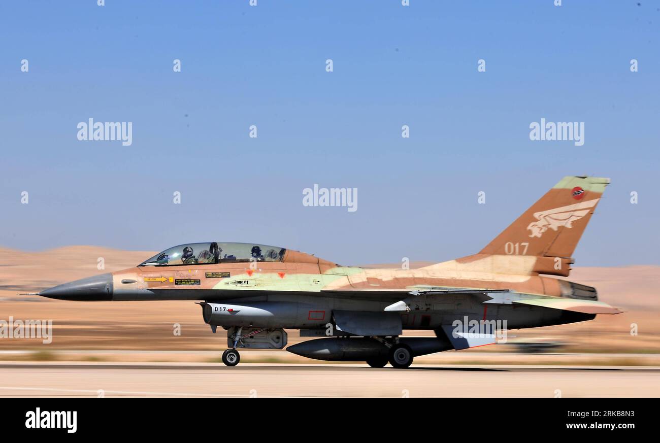 Bildnummer: 54515317  Datum: 06.10.2010  Copyright: imago/Xinhua (101006) -- NEVATIM AIR BASE (ISRAEL), Oct. 6, 2010 (Xinhua) -- An F-16 of Israeli Air Force (IAF) takes off at Nevatim Air Base, outside Be er Sheva, southern Israel, Oct. 6, 2010. The F-16 is a fighter aircraft used in missions by the IAF since 1980. It is used for national defense missions, flare illumination, projectile interception, and electronic warfare. The F-16 has both one seat and two seated models.(Xinhua/Yin Dongxun) ISRAEL-NEVATIM AIR BASE-IAF PUBLICATIONxNOTxINxCHN Gesellschaft Militär Flugzeug Objekte kbdig xmk 20 Stock Photo