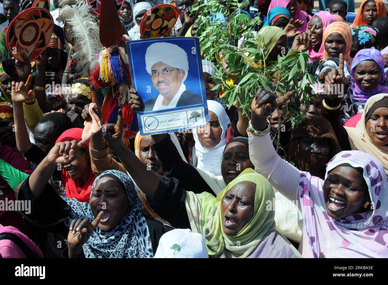 Bildnummer: 54522264  Datum: 09.10.2010  Copyright: imago/Xinhua (101009) -- KHARTOUM, Oct. 9, 2010 (Xinhua) -- Sudanese attend a demonstration calling for withdrawal of an arrest warrant against Sudanese President Omar al-Bashir in Khartoum, Sudan, Oct. 9, 2010. The International Criminal Court issued in March 2009 the arrest warrant against al- Bashir, accusing him of committing war crimes in Darfur. (Xinhua/Mohammed Babiker) SUDAN-KHARTOUM-DEMONSTRATION-BASHIR PUBLICATIONxNOTxINxCHN Gesellschaft Politik Demonstration Haftbefehl Präsident kbdig xsp 2010 quer     Bildnummer 54522264 Date 09 1 Stock Photo