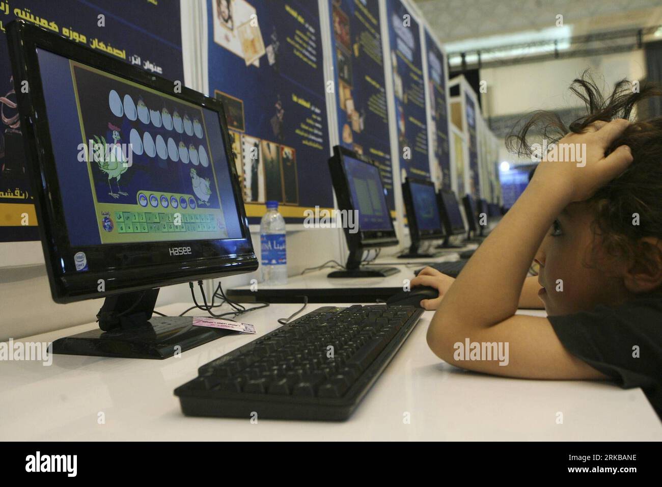 Girl iran computer hi-res stock photography and images - Alamy