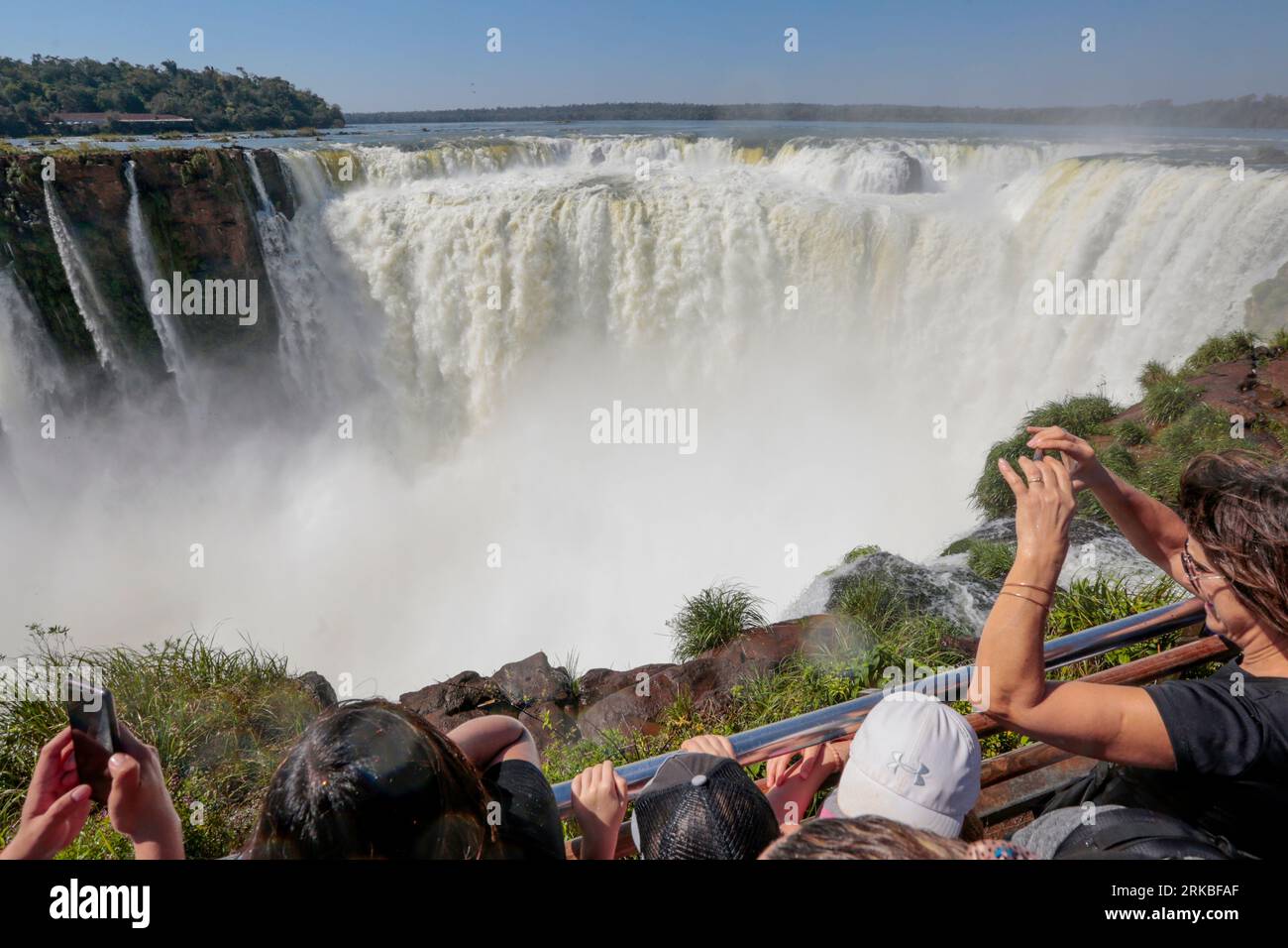 Jinsiy aloqa video AQSh mushuklari Sofievskaya Borshagovkada Yuliyaning portlashi