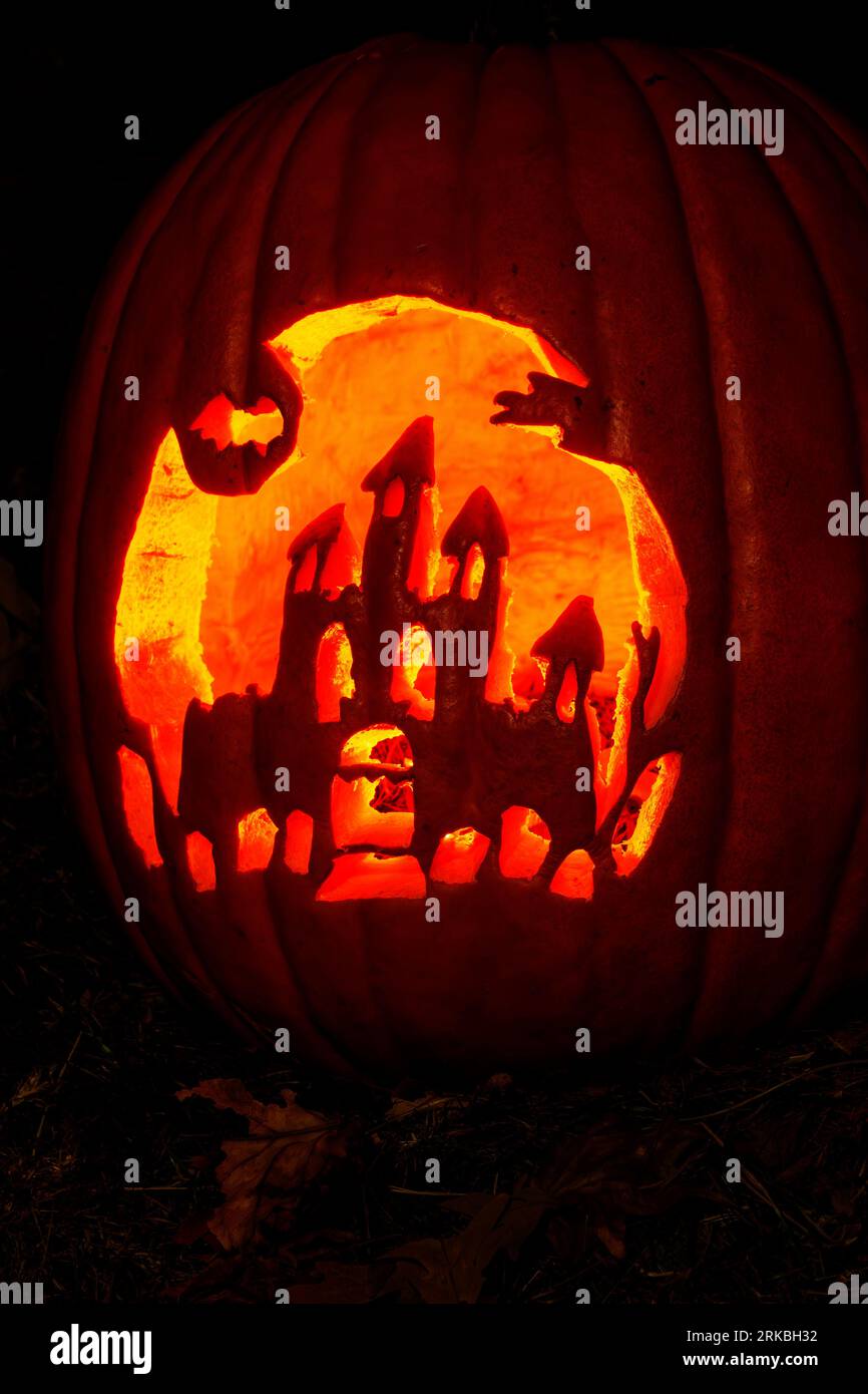 Haunted Castle. Halloween theme carved pumpkin. The Stoddard Avenue Pumpkin Glow. Dayton, Ohio, USA. Stock Photo