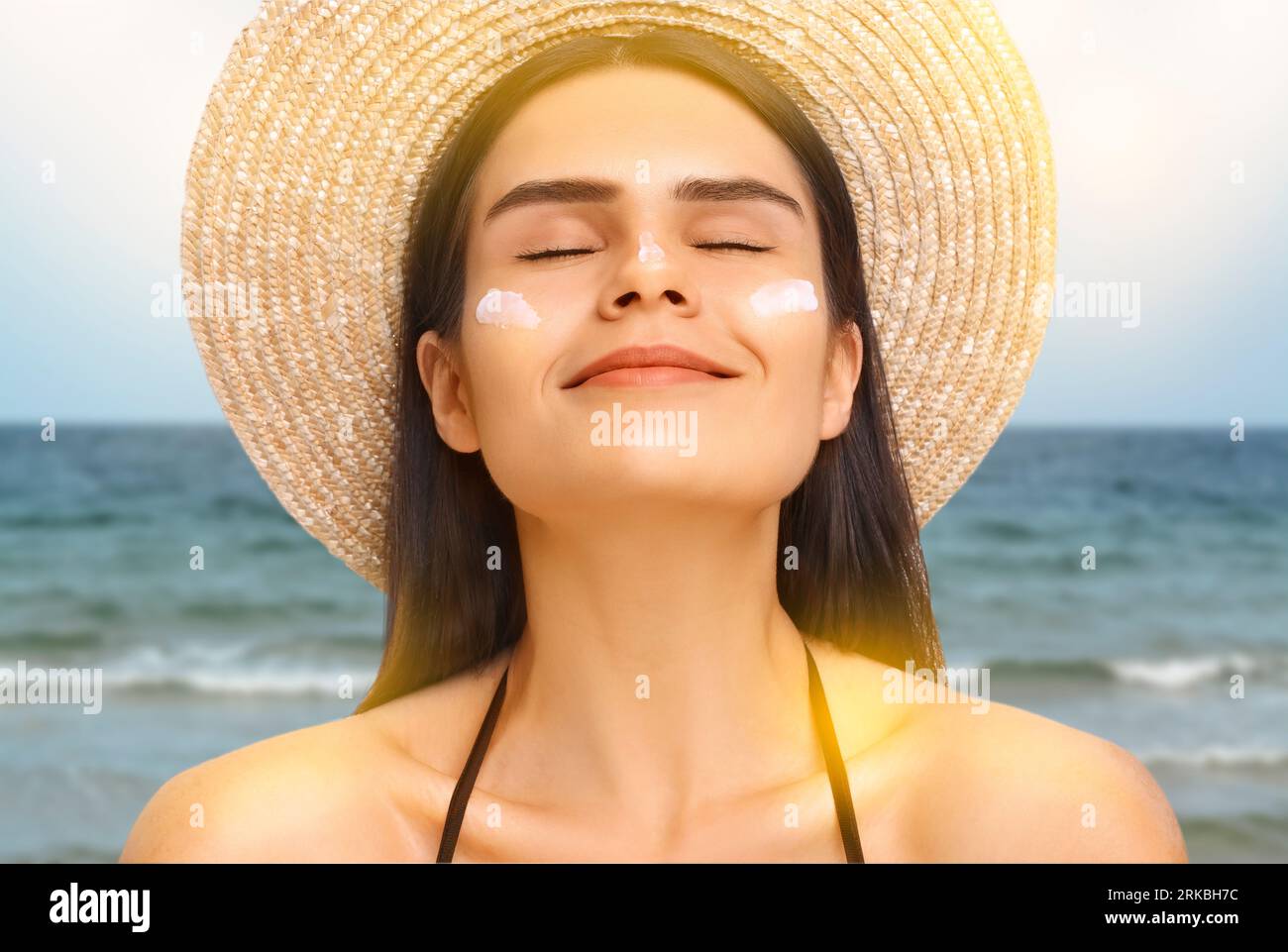 Woman applying sunscreen beach hi-res stock photography and images
