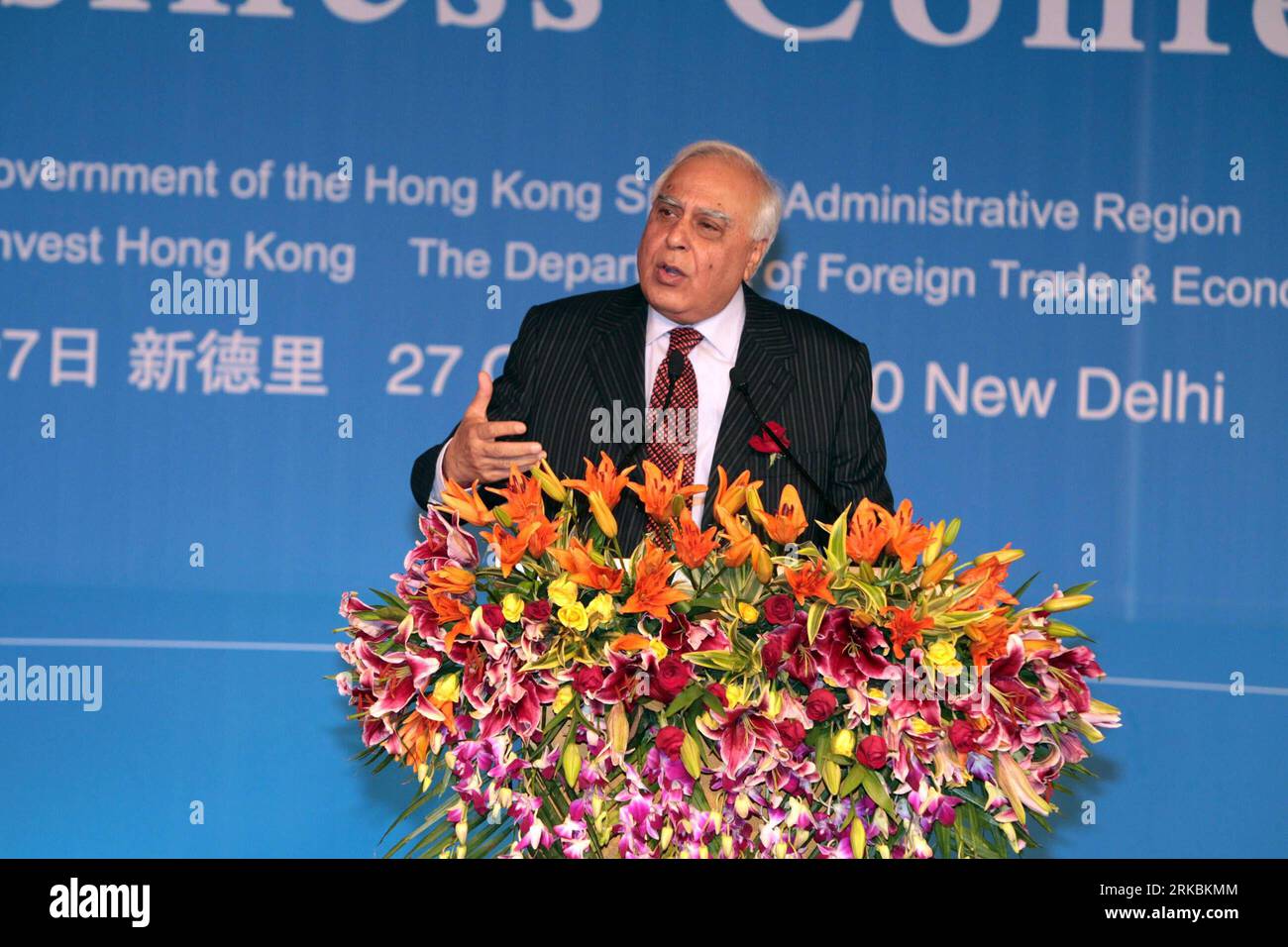 Bildnummer: 54573592  Datum: 27.10.2010  Copyright: imago/Xinhua NEW DELHI, Oct. 27, 2010 (Xinhua) -- Indian Minister for Human Resource Development Kapil Sibal speaks during the Hong Kong-Guangdong Business Conference in New Delhi 2010 held in the Indian capital of New Delhi, Oct. 27, 2010.(Xinhua/Li Yigang) (lyi) INDIA-NEW DELHI-HONG KONG-GUANGDONG-BUSINESS CONFERENCE PUBLICATIONxNOTxINxCHN People Politik premiumd kbdig xkg 2010 quer    Bildnummer 54573592 Date 27 10 2010 Copyright Imago XINHUA New Delhi OCT 27 2010 XINHUA Indian Ministers for Human Resource Development Kapil Sibal Speaks du Stock Photo