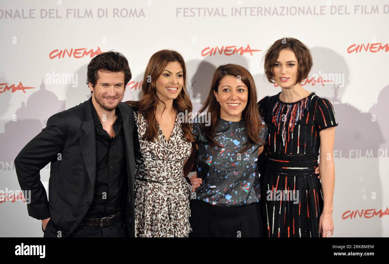 Bildnummer: 54577615  Datum: 28.10.2010  Copyright: imago/Xinhua ROME, Oct. 28, 2010 (Xinhua) -- (L-R) Guillaume Canet, Eva Mendes, Director Massy Tadjedin and Keira Knightley attend the Last Night photocall at the Auditorium Music Park in Rome, Italy, Oct. 28, 2010. (Xinhua/Wang Qingqin) (gj) ITALY-ROME-5TH FILM FESTIVAL-OPENING PUBLICATIONxNOTxINxCHN People Film Enterainment premiumd kbdig xsk 2010 quer    Bildnummer 54577615 Date 28 10 2010 Copyright Imago XINHUA Rome OCT 28 2010 XINHUA l r Guillaume Canet Eva Mendes Director Massy Tadjedin and Keira Knightley attend The Load Night photo ca Stock Photo