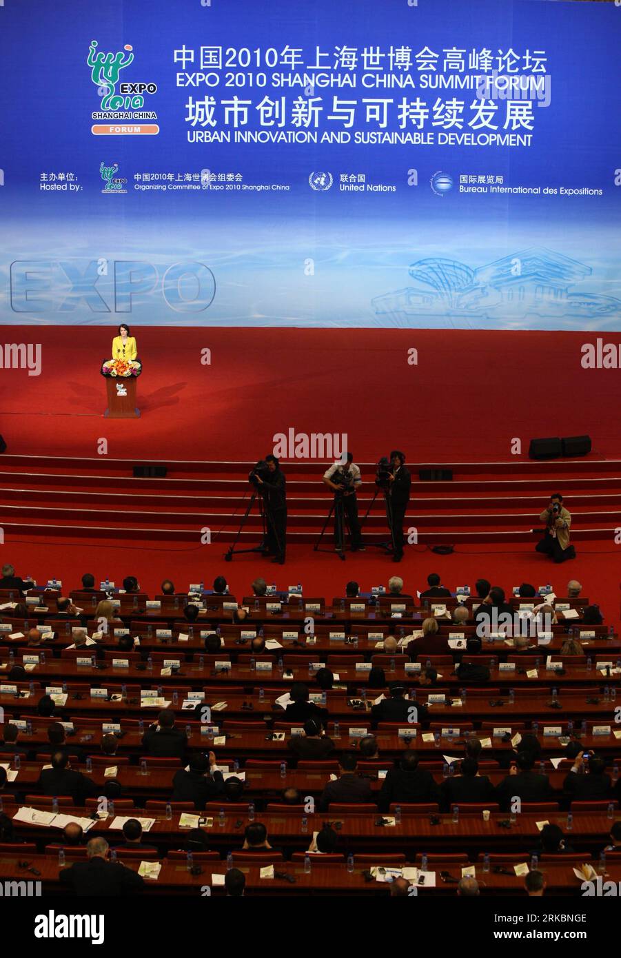Bildnummer: 54586553  Datum: 31.10.2010  Copyright: imago/Xinhua (101031) -- SHANGHAI, Oct. 31, 2010 (Xinhua) -- Finnish Prime Minister Mari Kiviniemi gives a keynote speech at the opening plenary of the Expo 2010 Shanghai China Summit Forum held in Shanghai, east China, Oct. 31, 2010. The Shanghai World Expo 2010 is set to be closed later here Sunday. (Xinhua/Pei Xin) (wxy) WORLD EXPO-SHANGHAI-SUMMIT FORUM-PLENARY (CN) PUBLICATIONxNOTxINxCHN EXPO Gipfeltreffen Schluss Schliessung Konferenz Forum kbdig xsp 2010 hoch  o0 Totale, Weltausstellung, People, Politik    Bildnummer 54586553 Date 31 10 Stock Photo