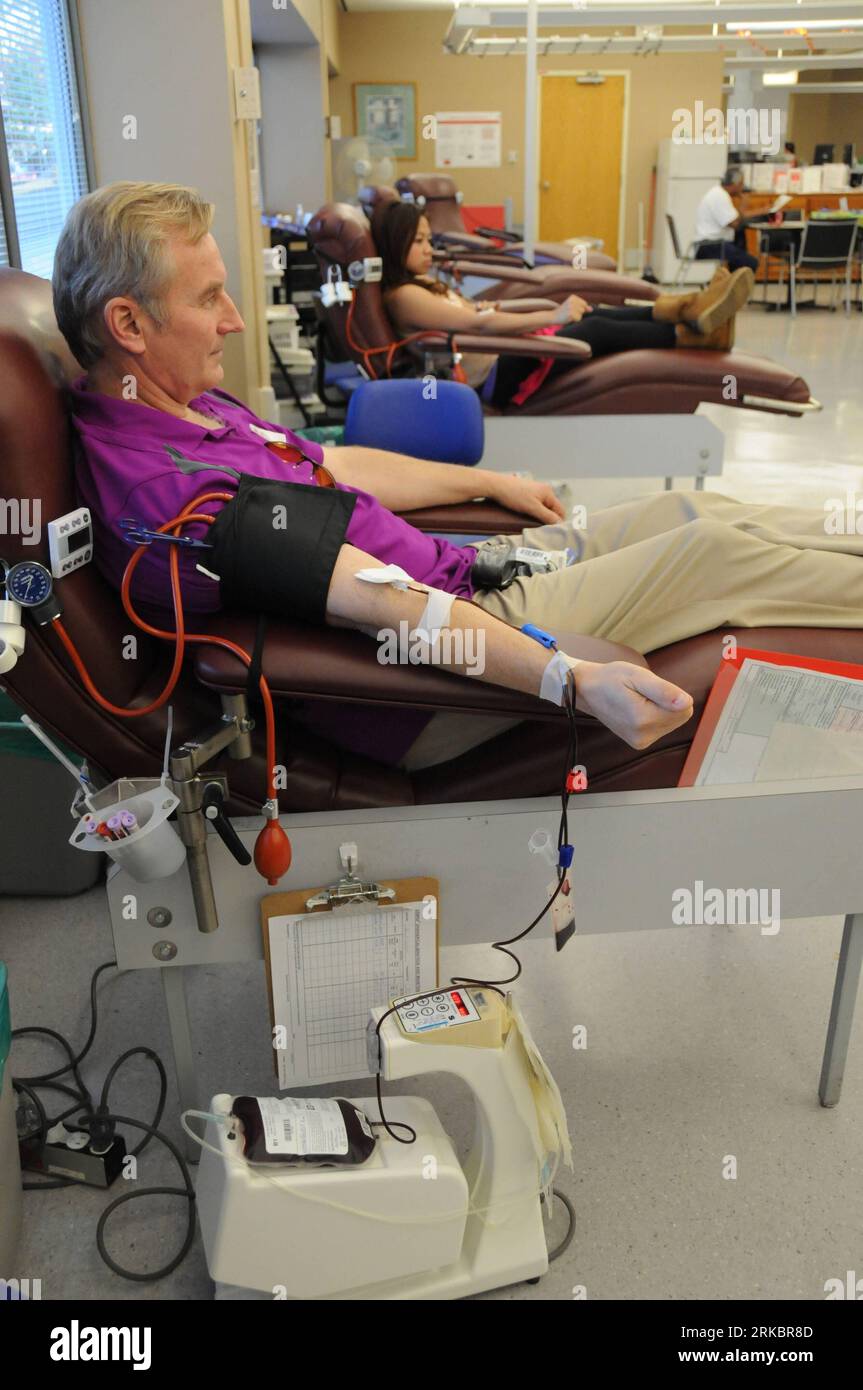 Blood donation canada hi-res stock photography and images