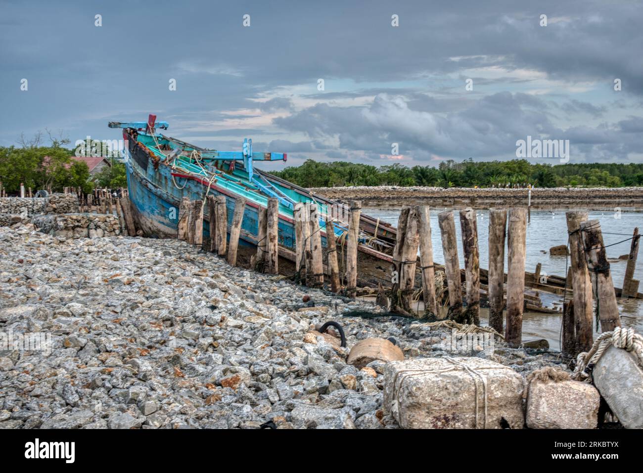 abandoned fishing boat decaying at the swampy beach Stock Photo - Alamy