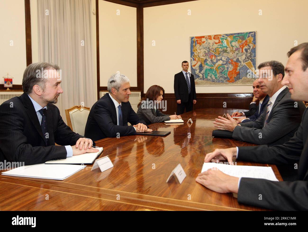 Bildnummer: 54641410  Datum: 15.11.2010  Copyright: imago/Xinhua (101115) -- BELGRADE, Nov. 15, 2010 (Xinhua) -- Serbian President Boris Tadic (2nd L) meets with Serge Brammertz (2nd R), chief prosecutor for the International Criminal Tribunal for the former Yugoslavia (ICTY), in Belgrade, Serbia, Nov. 15, 2010. Despite assurances that the Serbian government was doing all it could to apprehend Ratko Mladic, the former Bosnian Serb general and war crimes fugitive, Brammertz expressed concerns that not enough had been done to undercut the support of Mladic s accomplices. (Xinhua/Vladimir Gogic) Stock Photo